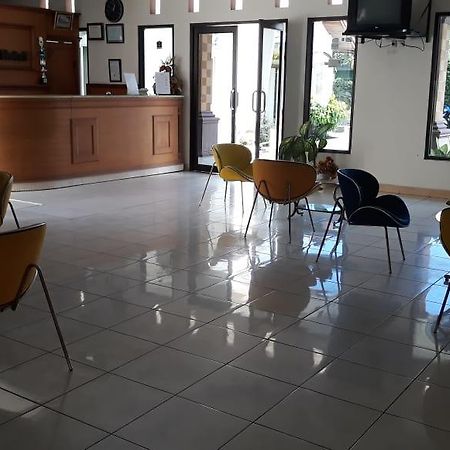 Hotel Bumi Palupy פאלו מראה חיצוני תמונה